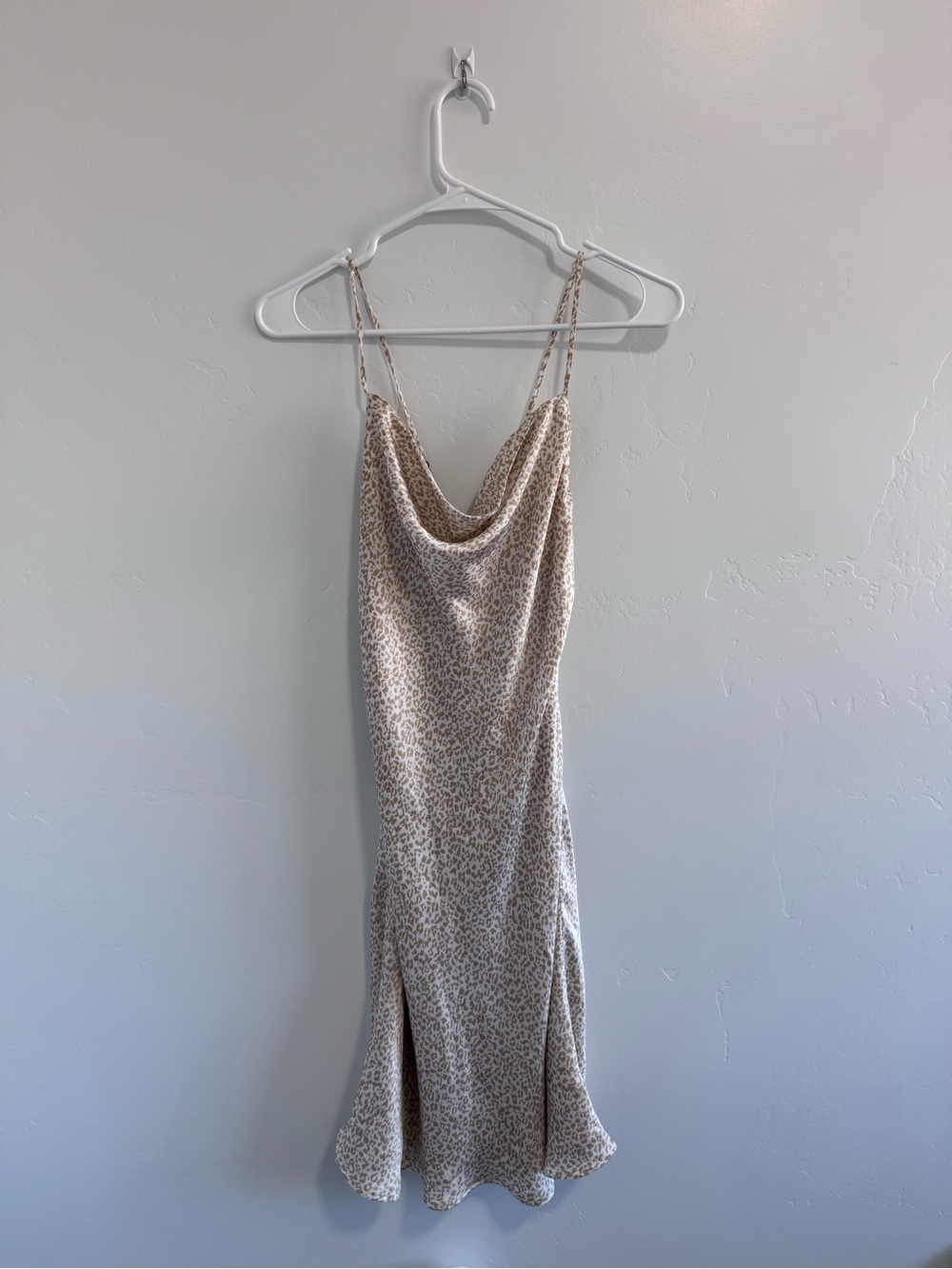 Abercrombie & Fitch White Tan Cheetah Print Slip Dress
Small